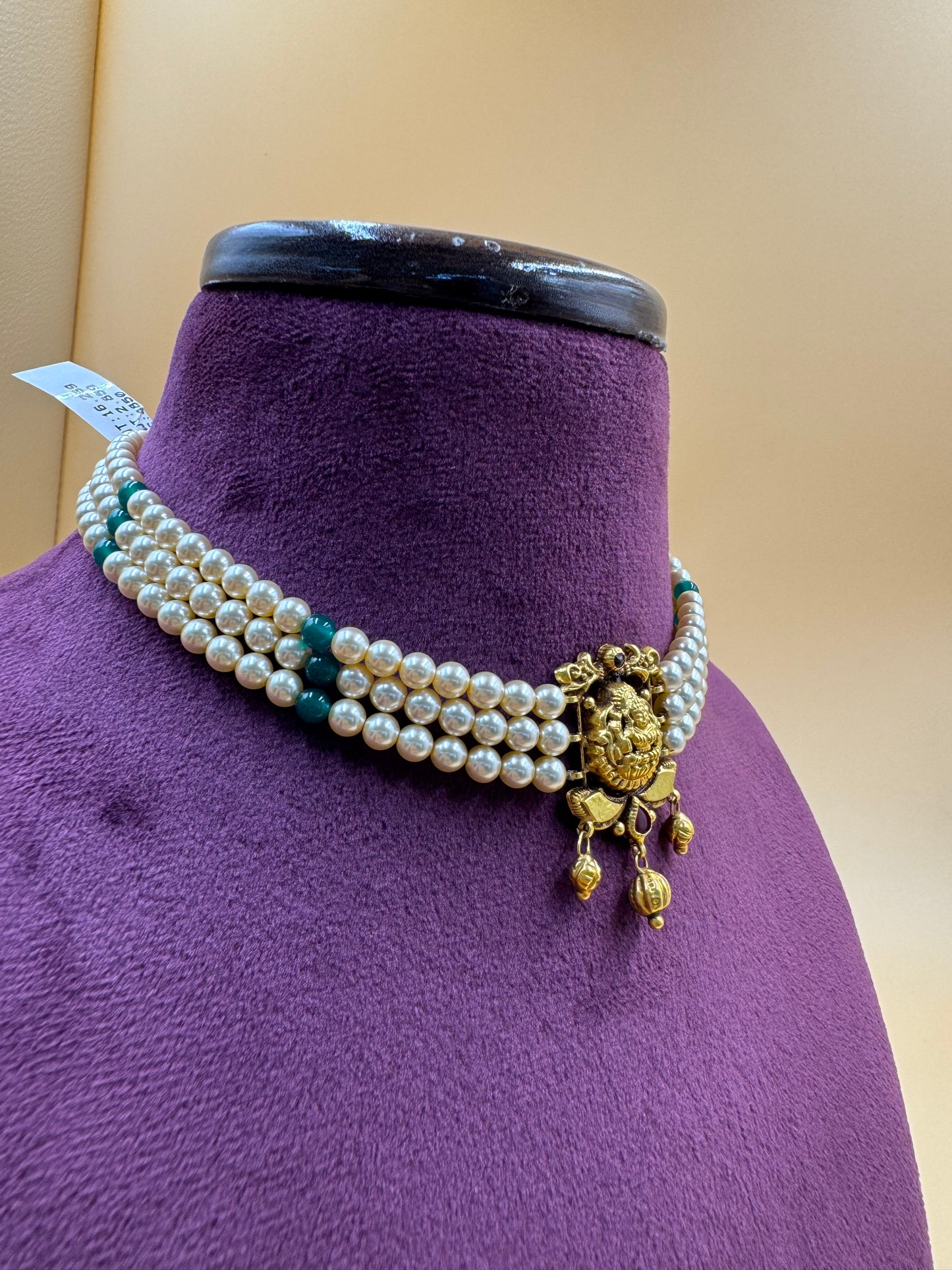 Lakshmi locket choker with pearls