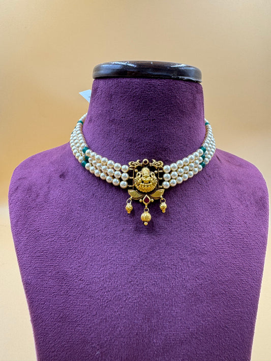 Lakshmi locket choker with pearls